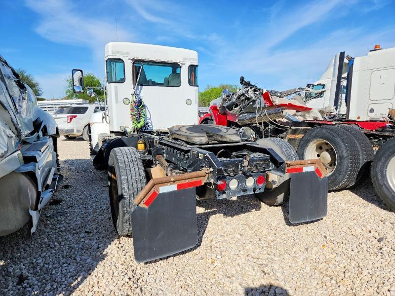 2015 Kenworth T330 Semi Truck
