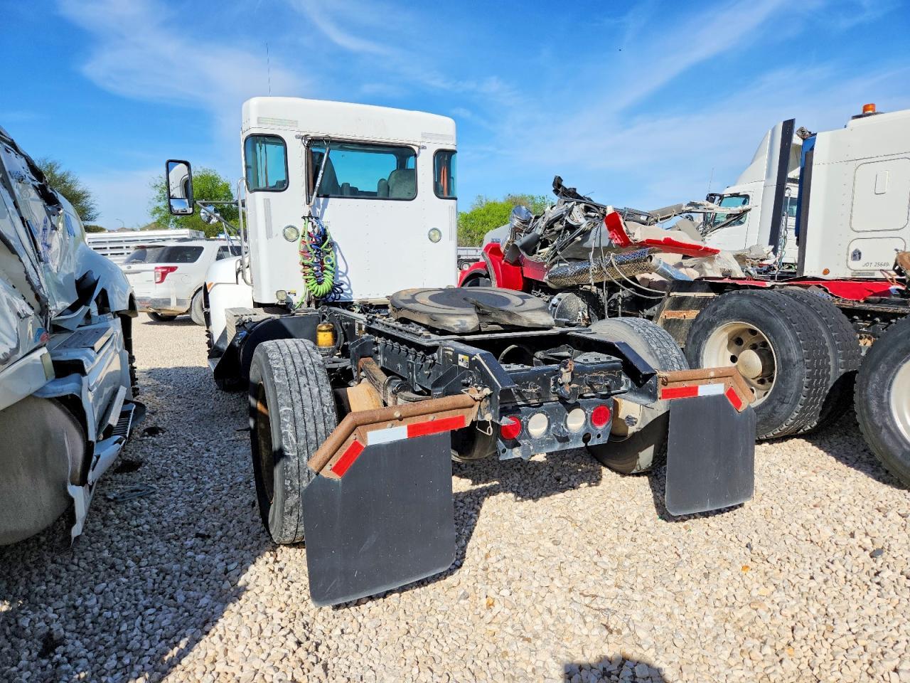 2015 Kenworth T330 Semi Truck