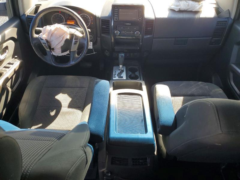 2015 Nissan Titan SV