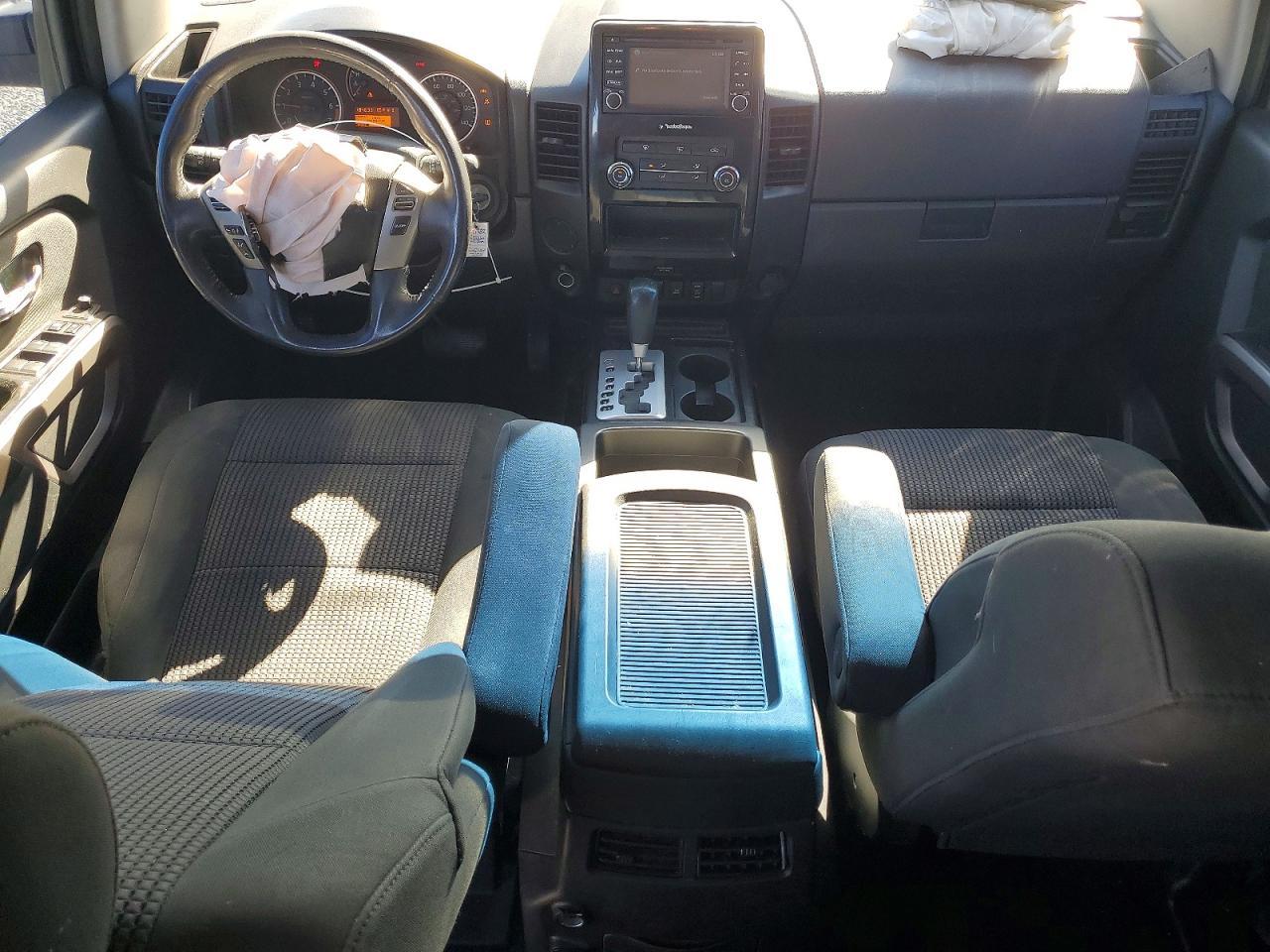 2015 Nissan Titan SV