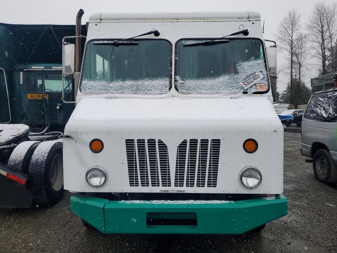 2014 Freightliner MT 45G Delivery Truck