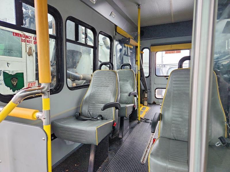 2014 Ford Econoline E350 Super Duty Cutaway Van