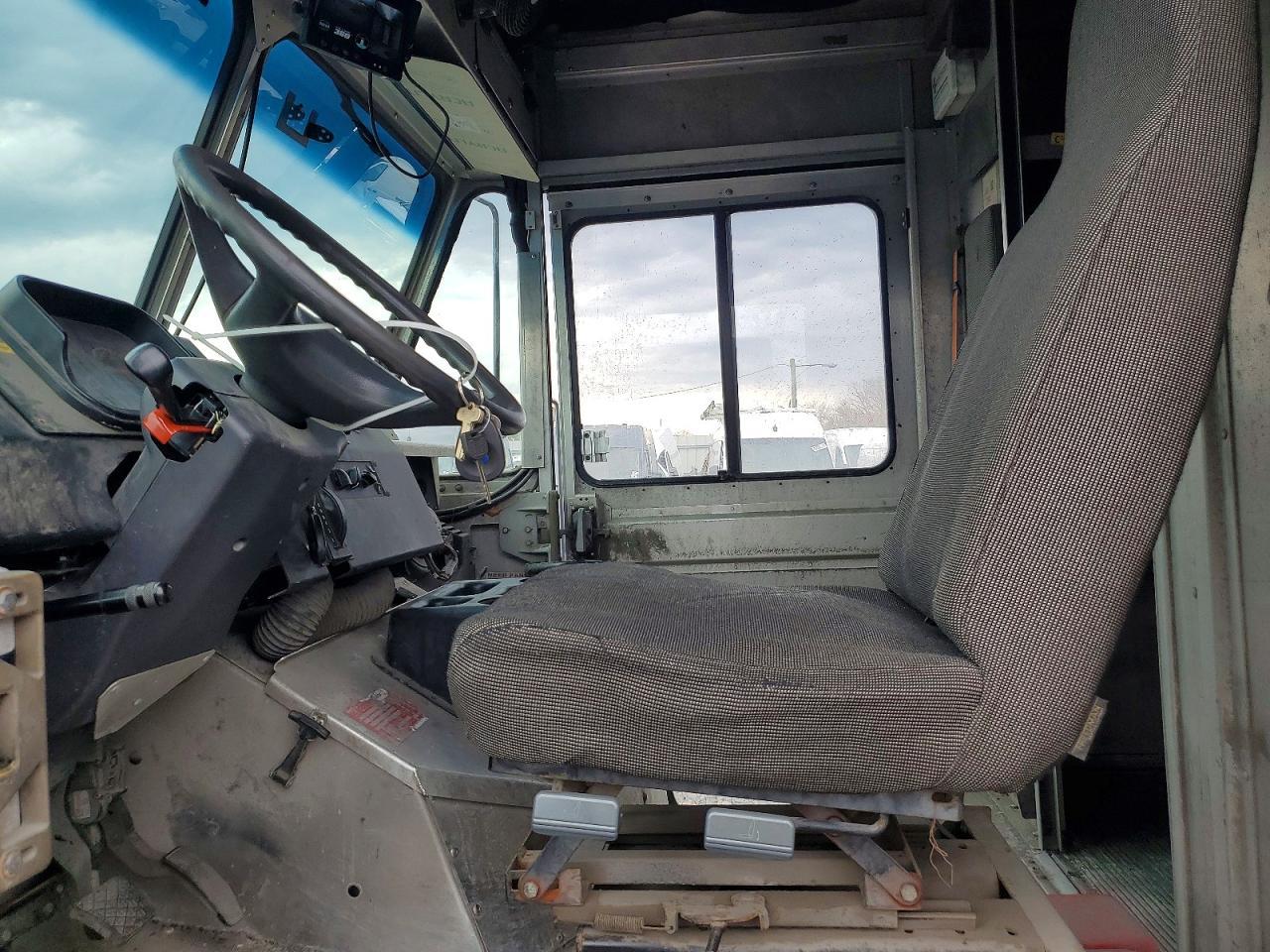 2021 Freightliner MT45G Chassis Delivery Truck
