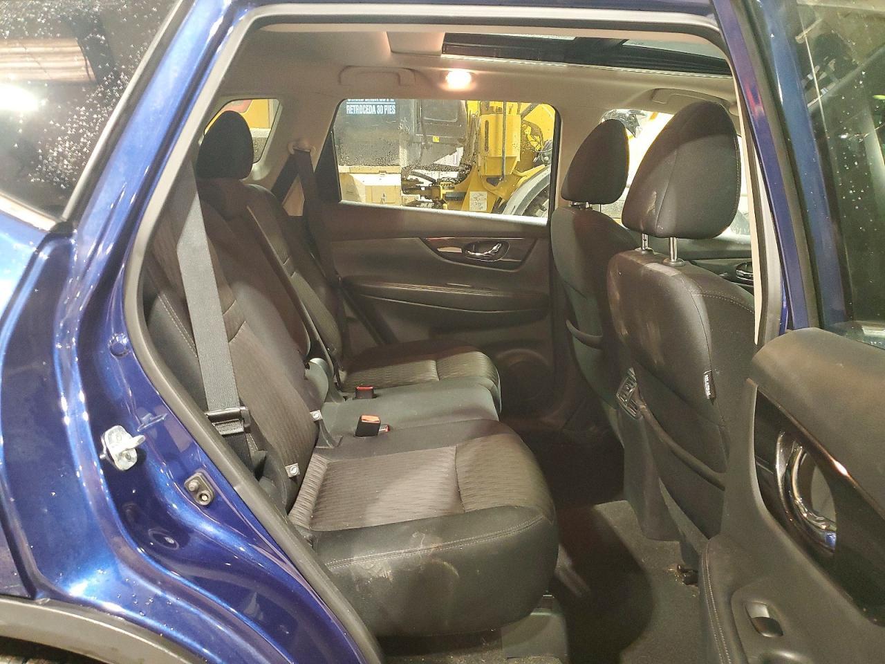 2017 Nissan Rogue sv