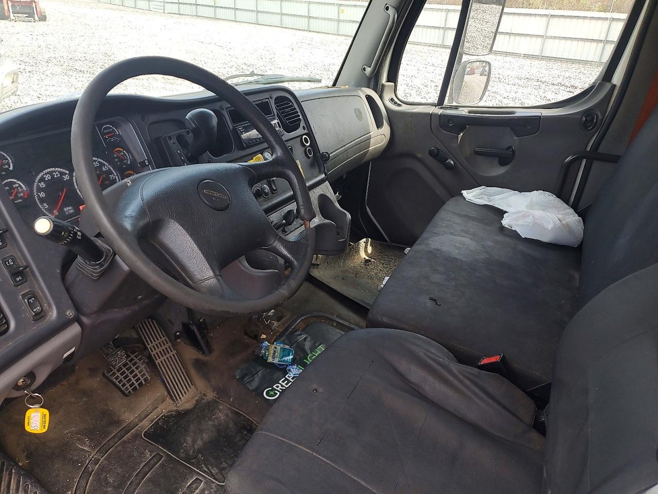 2020 Freigliner 2020 Freightliner Business Class M2 BOX Truck