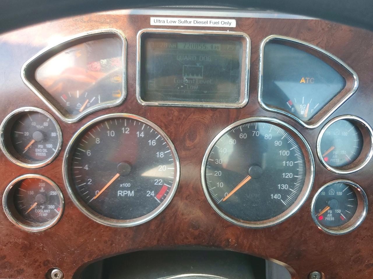 2017 Mack CXU613 Semi Truck