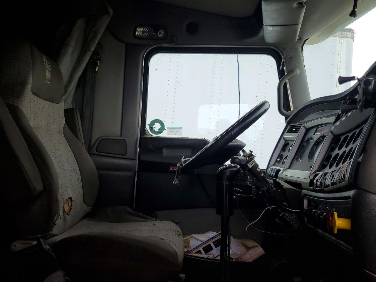 2015 Kenworth T880 Semi Truck