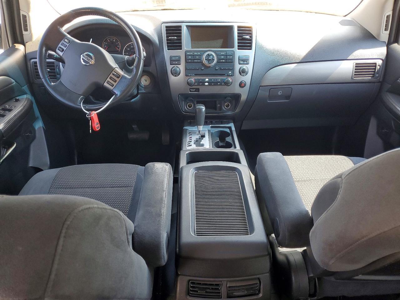 2011 Nissan Armada sv