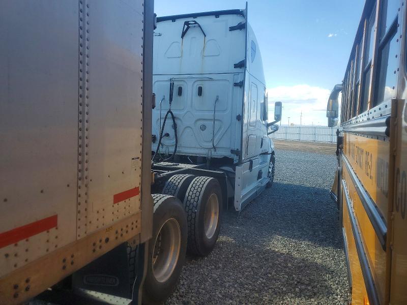 2022 Freigliner 2022 Freightliner Cascadia 126 Semi Truck