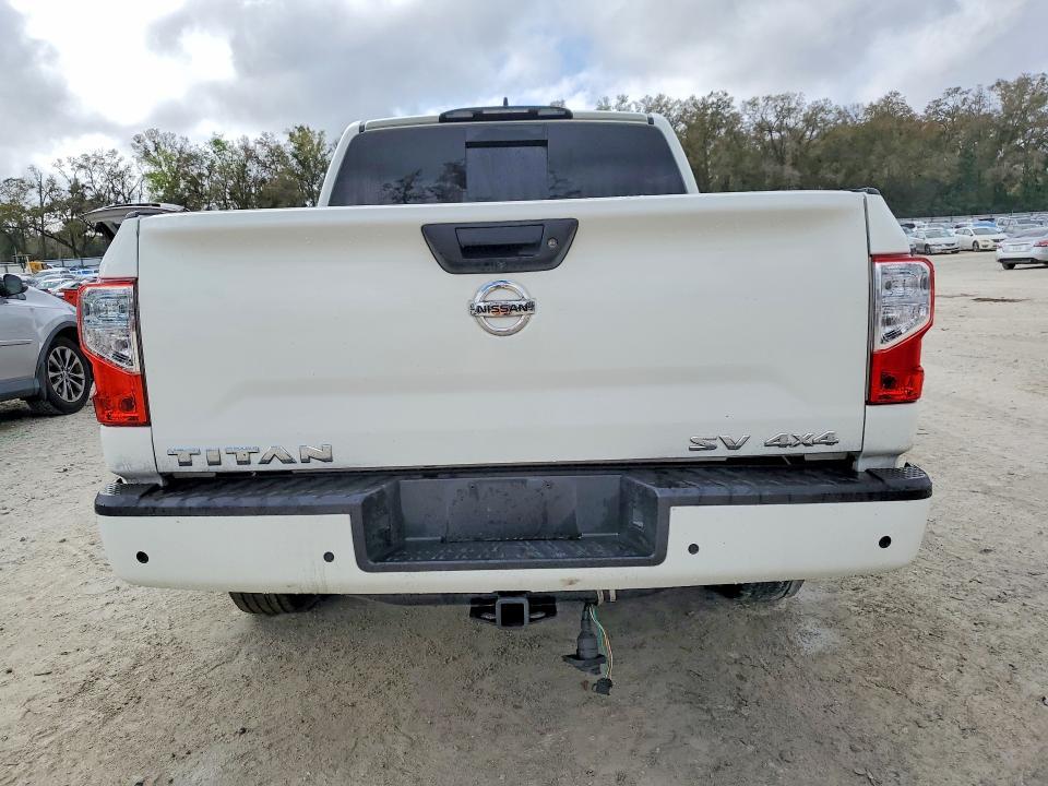 2022 Nissan Titan SV