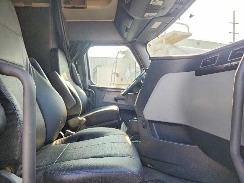 2022 Freigliner Cascadia 126