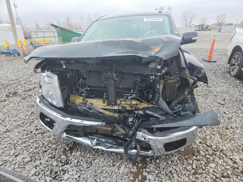 2017 Nissan Titan SV