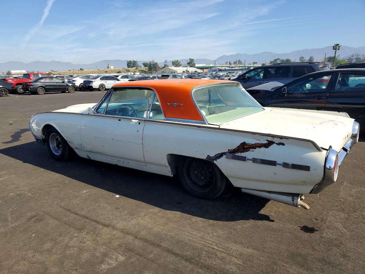 1962 Ford Thunderbird