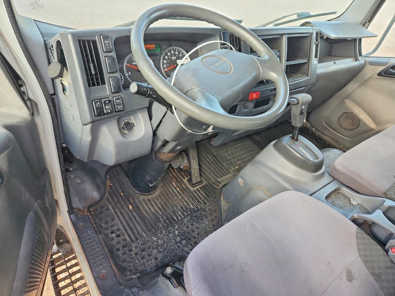 2015 Isuzu NPR HD BOX Truck