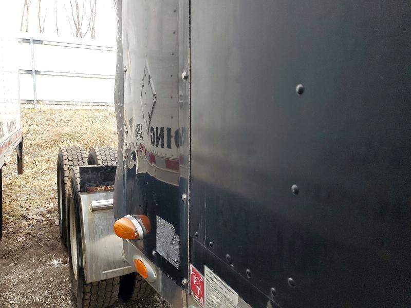 2004 Freigliner 2004 Freightliner FLD132 Semi Truck