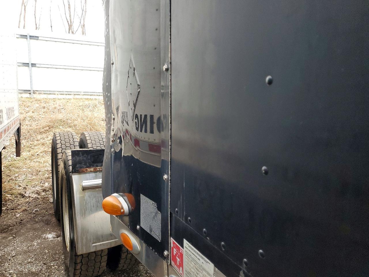 2004 Freigliner 2004 Freightliner FLD132 Semi Truck