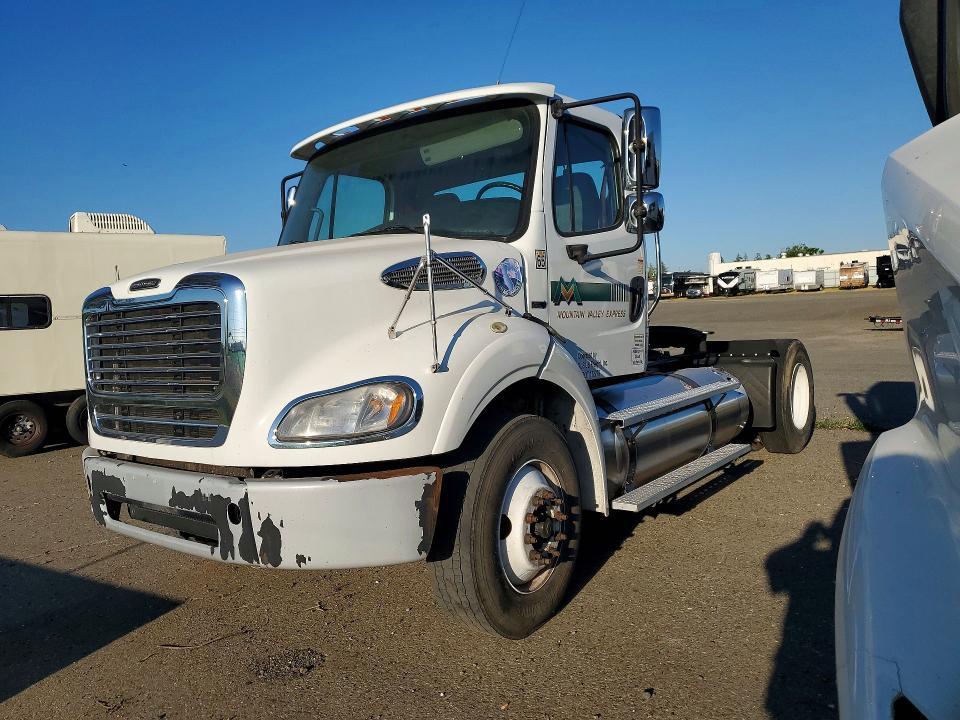 2019 Freightliner Business Class M2 Semi Truck