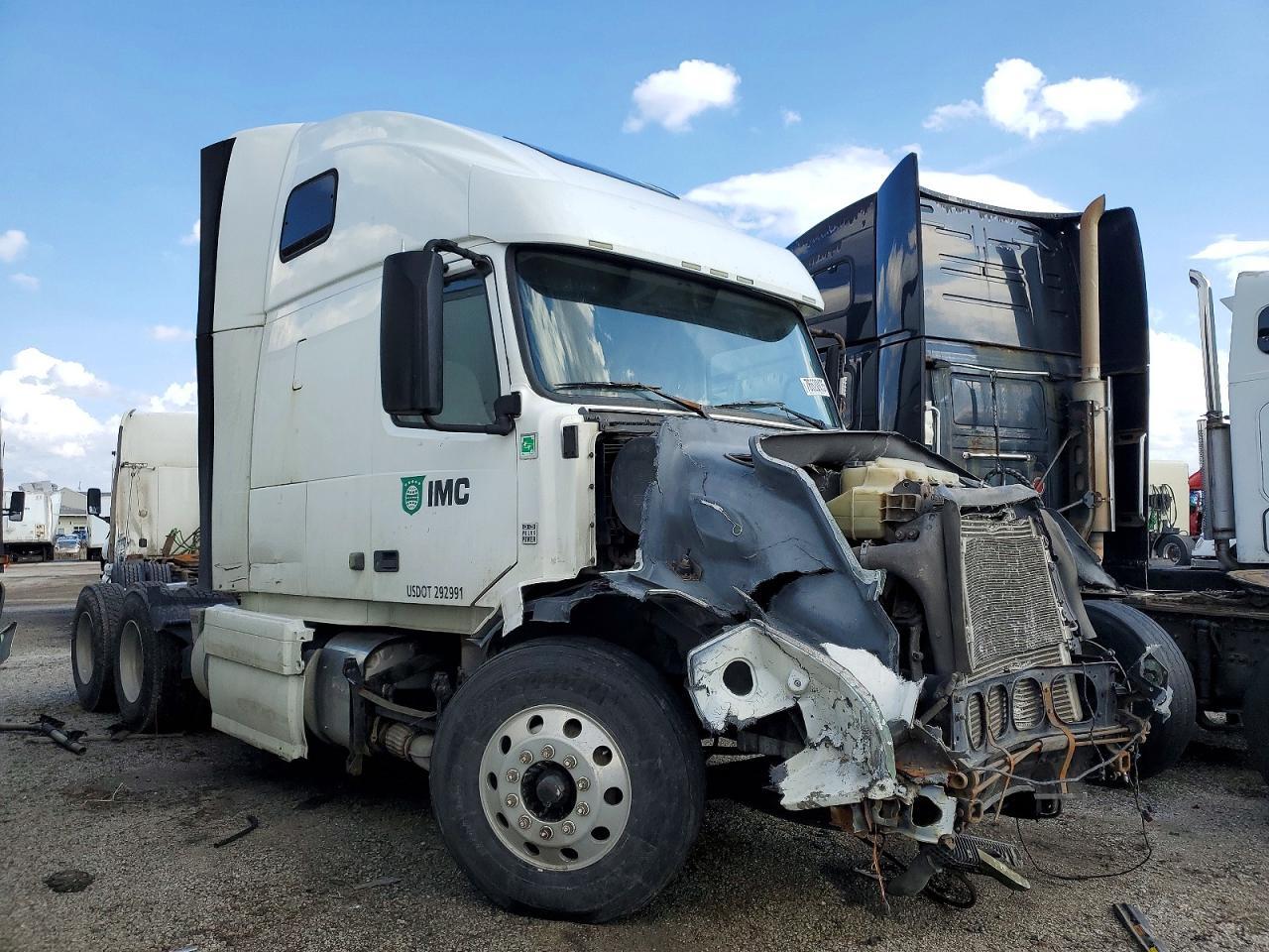 2012 Volvo VNL Semi Truck