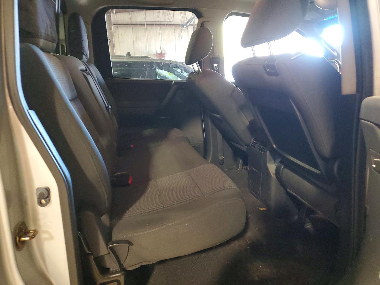 2012 Nissan Titan SV