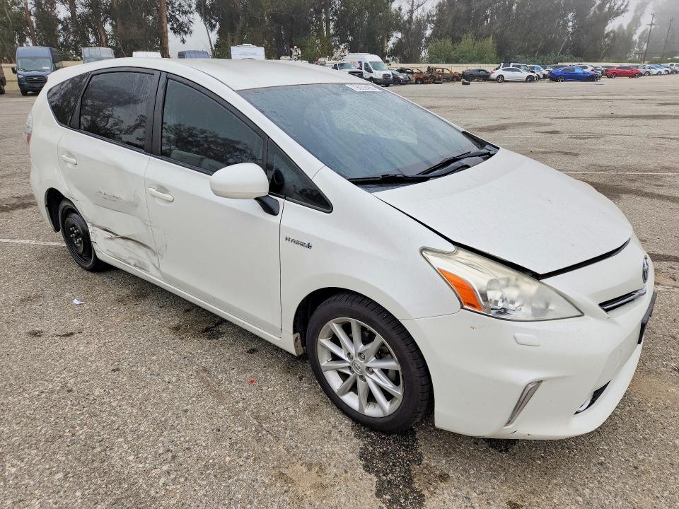 2014 Toyota Prius v Five