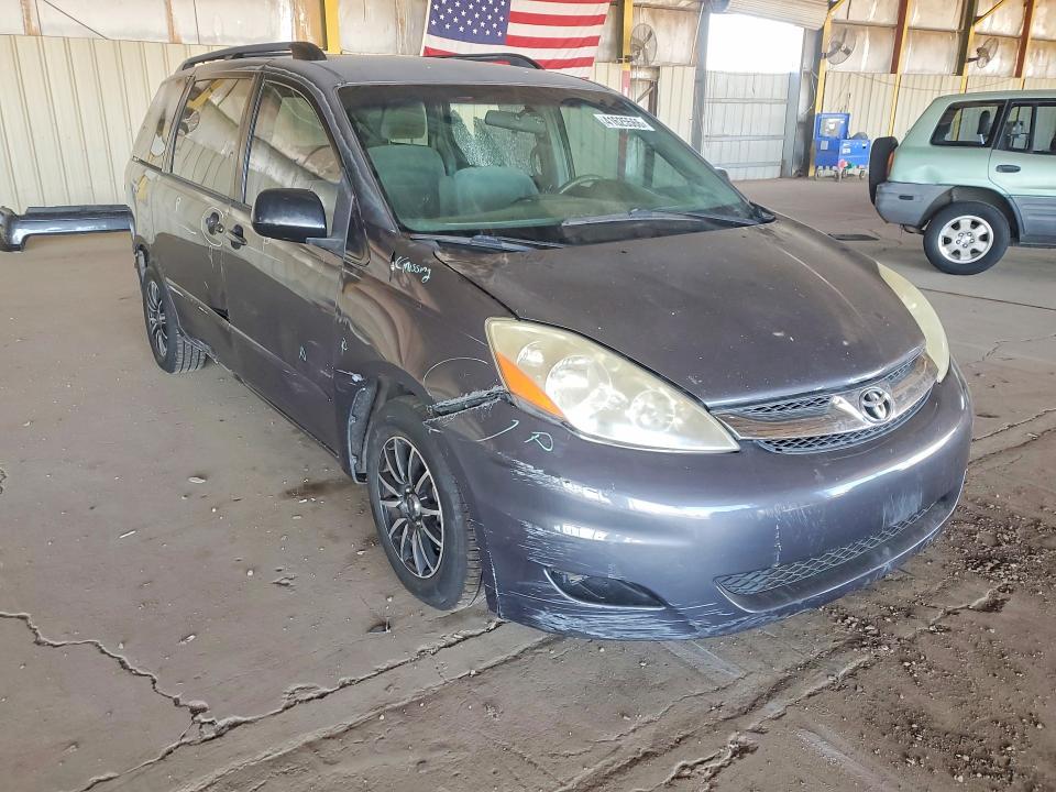 2010 Toyota Sienna ce 7-passenger