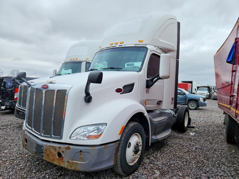 2017 Peterbilt 579