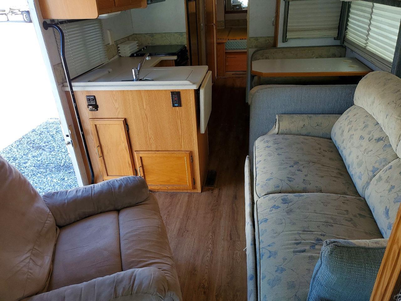 2003 Workhorse Custom Chassis 2003 Workhorse WPF32V Recreational Vehicle