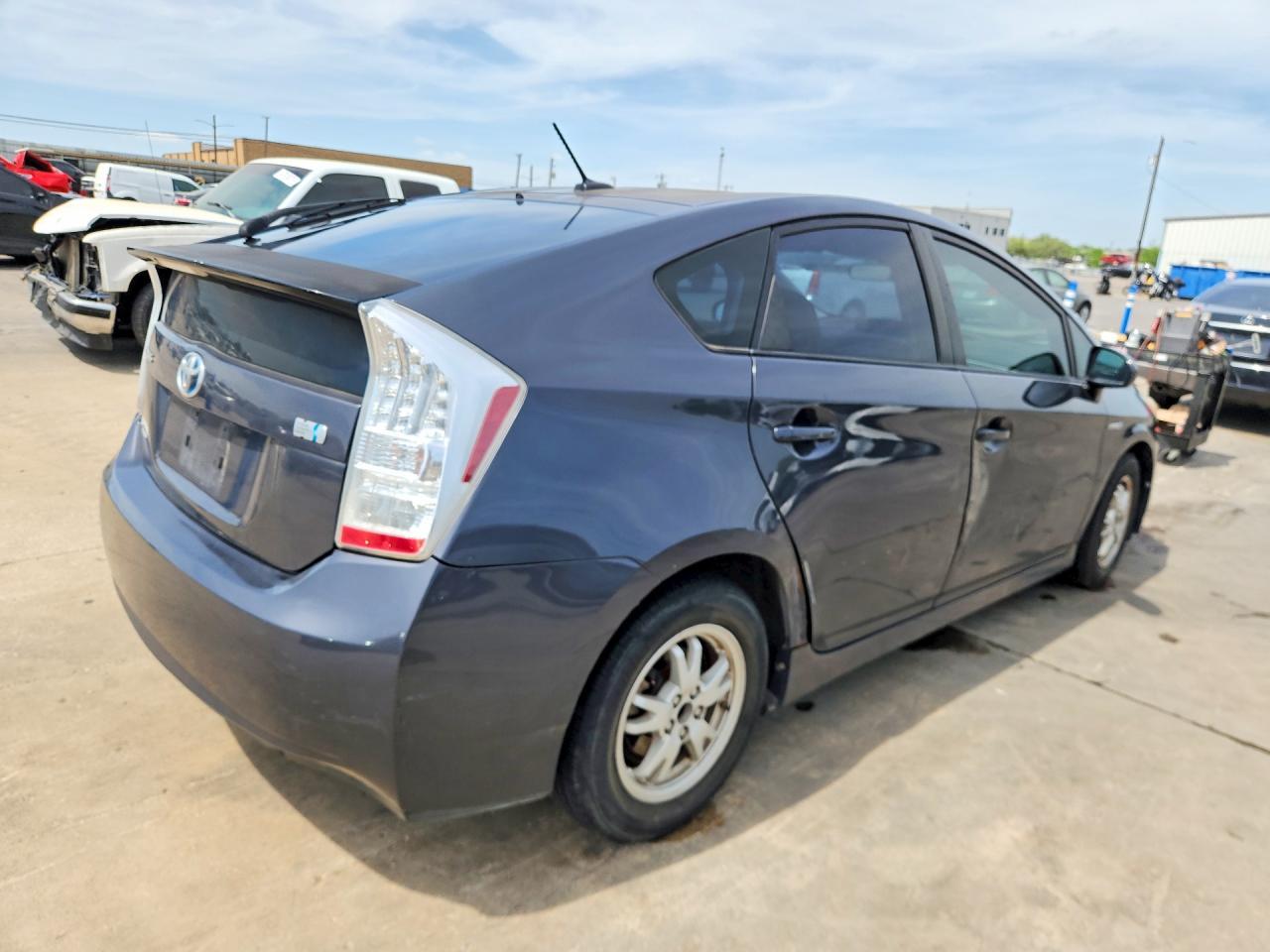 2010 Toyota Prius iii