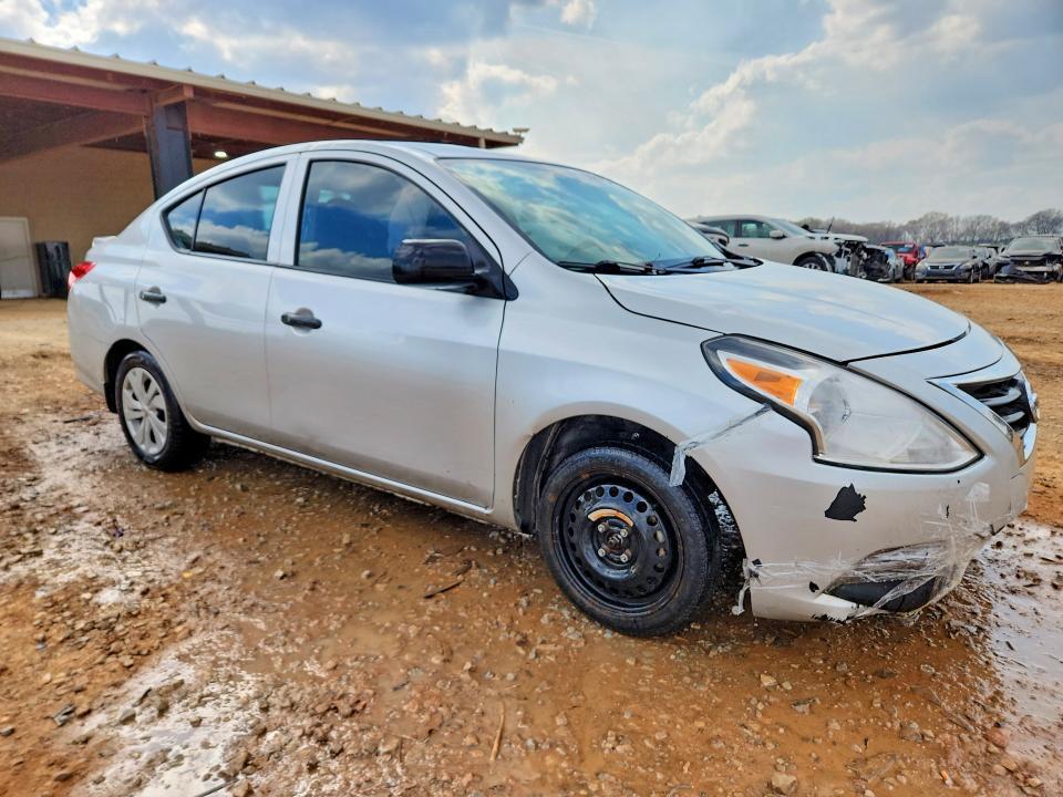 2015 Nissan Versa 1.6 s Plus