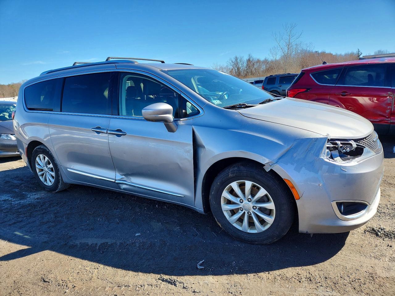 2018 Chrysler Pacifica Touring l