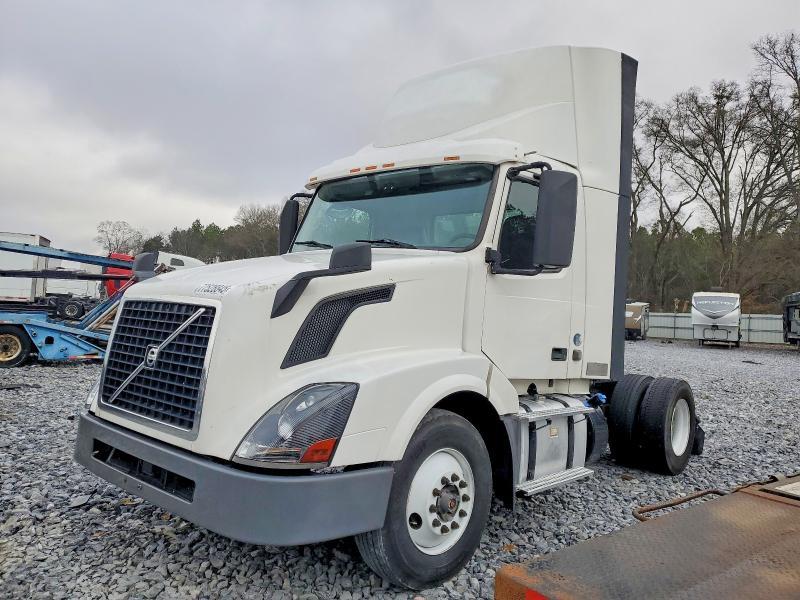 2017 Volvo VNL Semi Truck