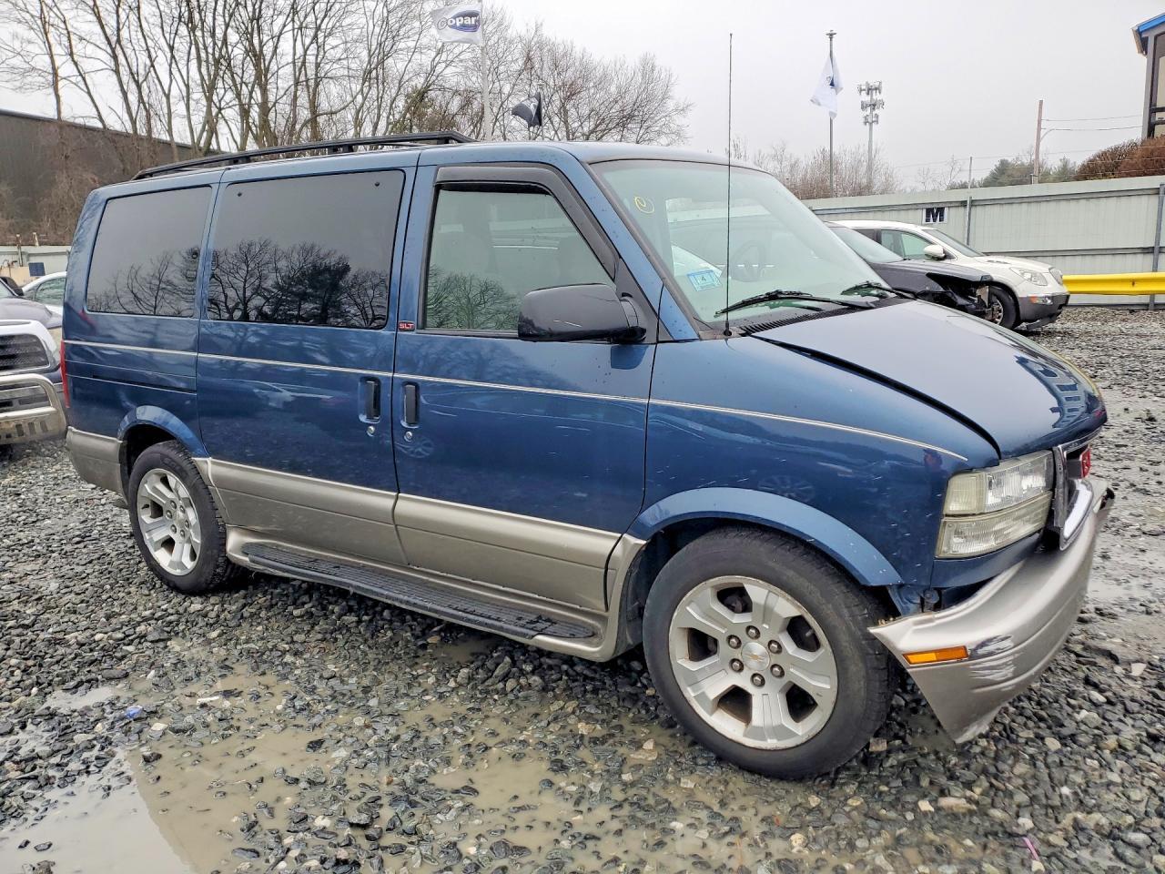 2005 GMC Safari XT