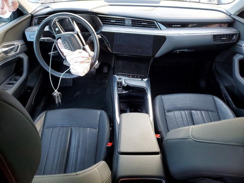 2022 Audi E-tron Premium Plus