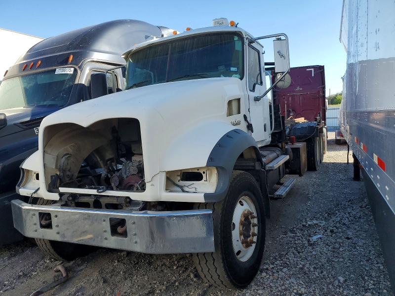 2011 Mack GU713 ROLL-OFF Container Truck