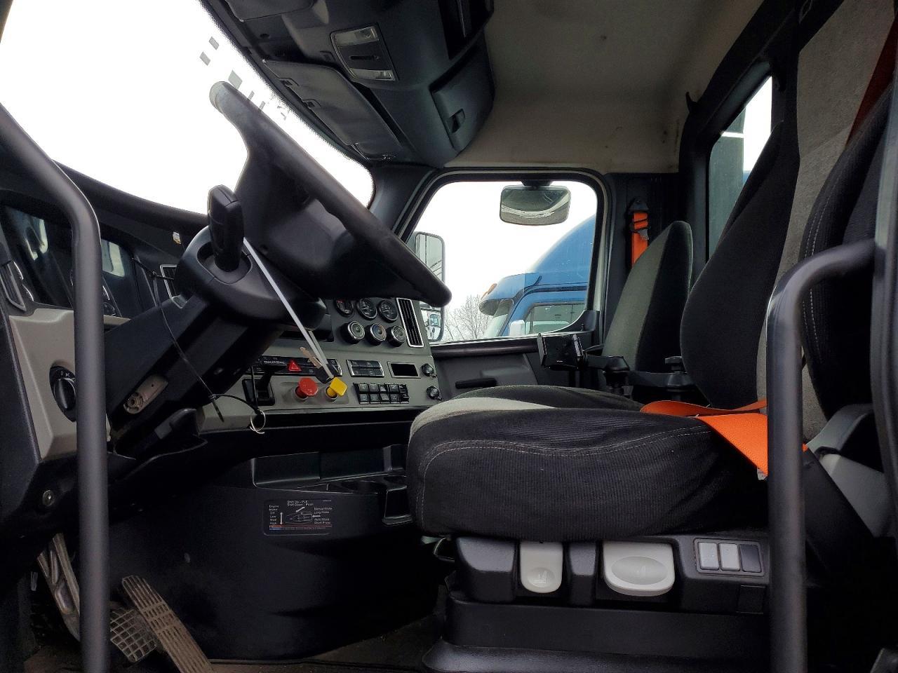 2019 Freightliner Cascadia 116 Semi Truck