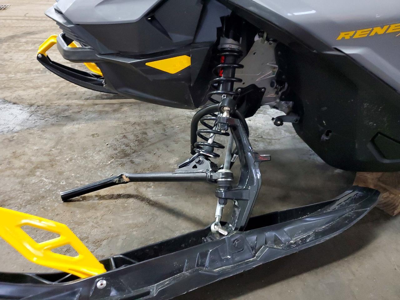 2025 Skidoo Renegade Adrenaline