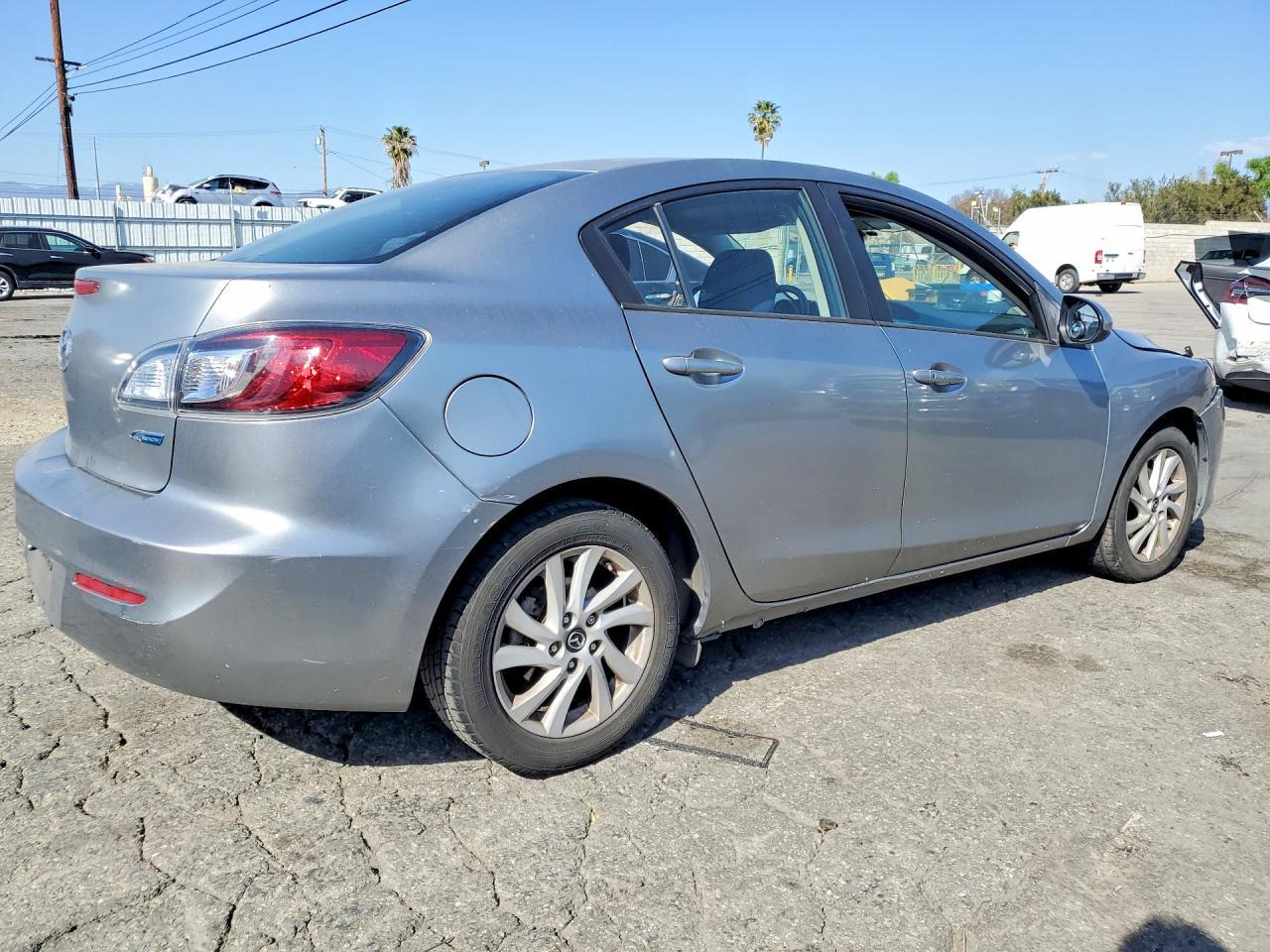 2013 Mazda 3 I