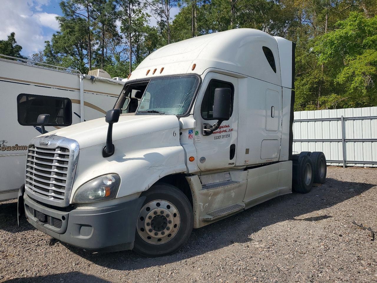 2016 Freightliner Cascadia 125 Semi Truck