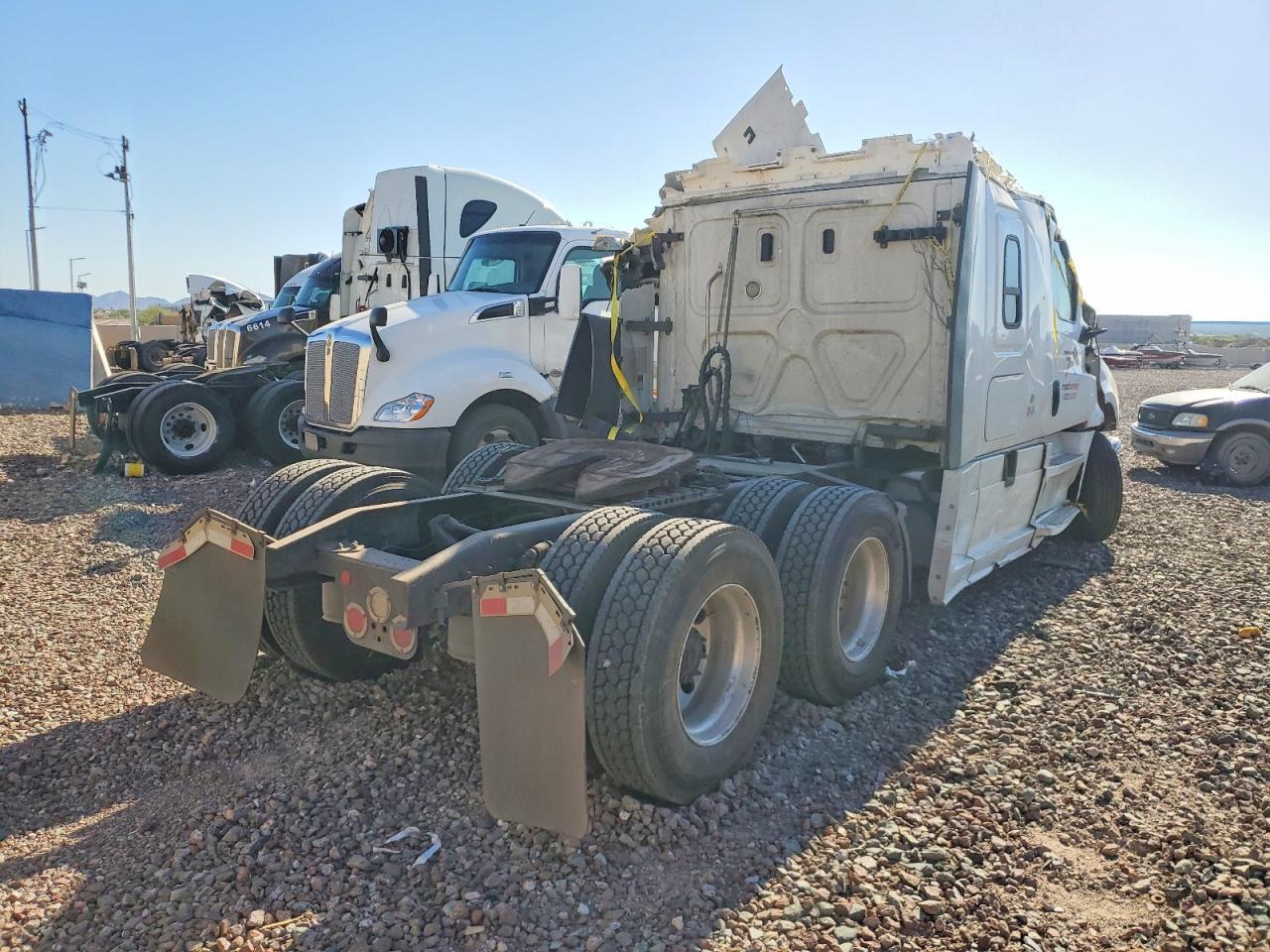 2020 Freigliner 2020 Freightliner Cascadia 126 Semi Truck