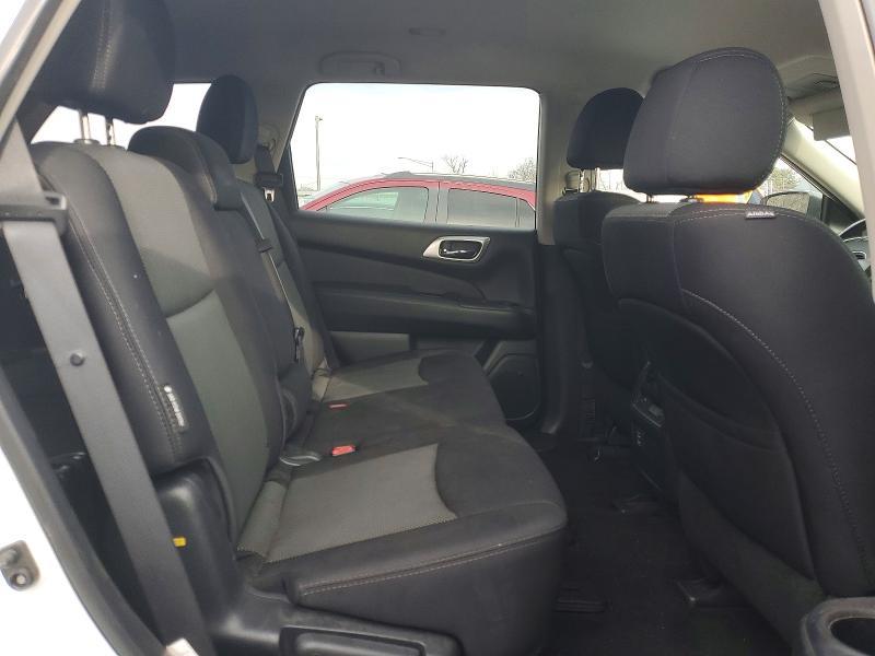 2018 Nissan Pathfinder sv