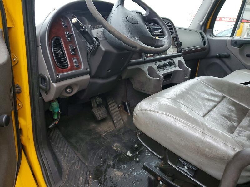 2017 Freightliner Business Class M2 BOX Truck