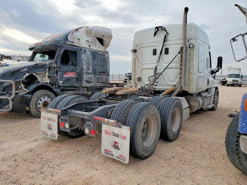 2015 Freightliner Cascadia Semi Truck