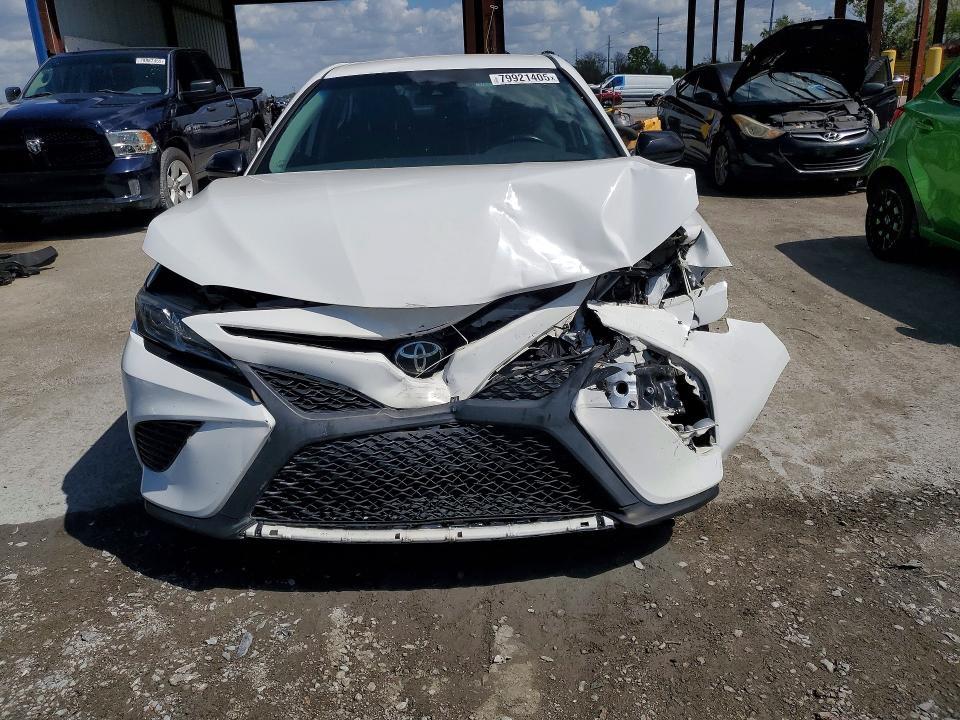 2020 Toyota Camry se Nightshade