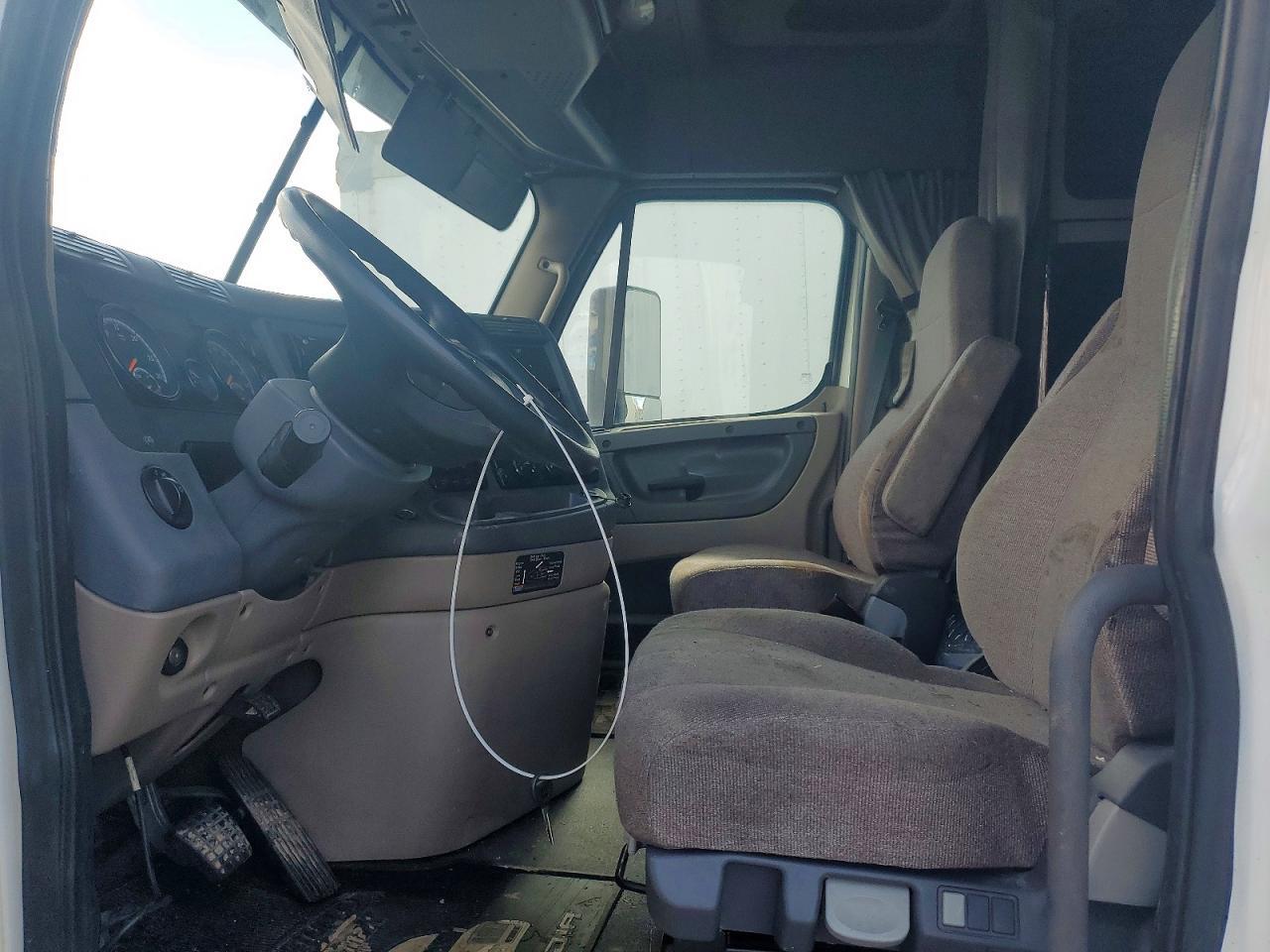 2017 Freightliner Cascadia 125 Semi Truck