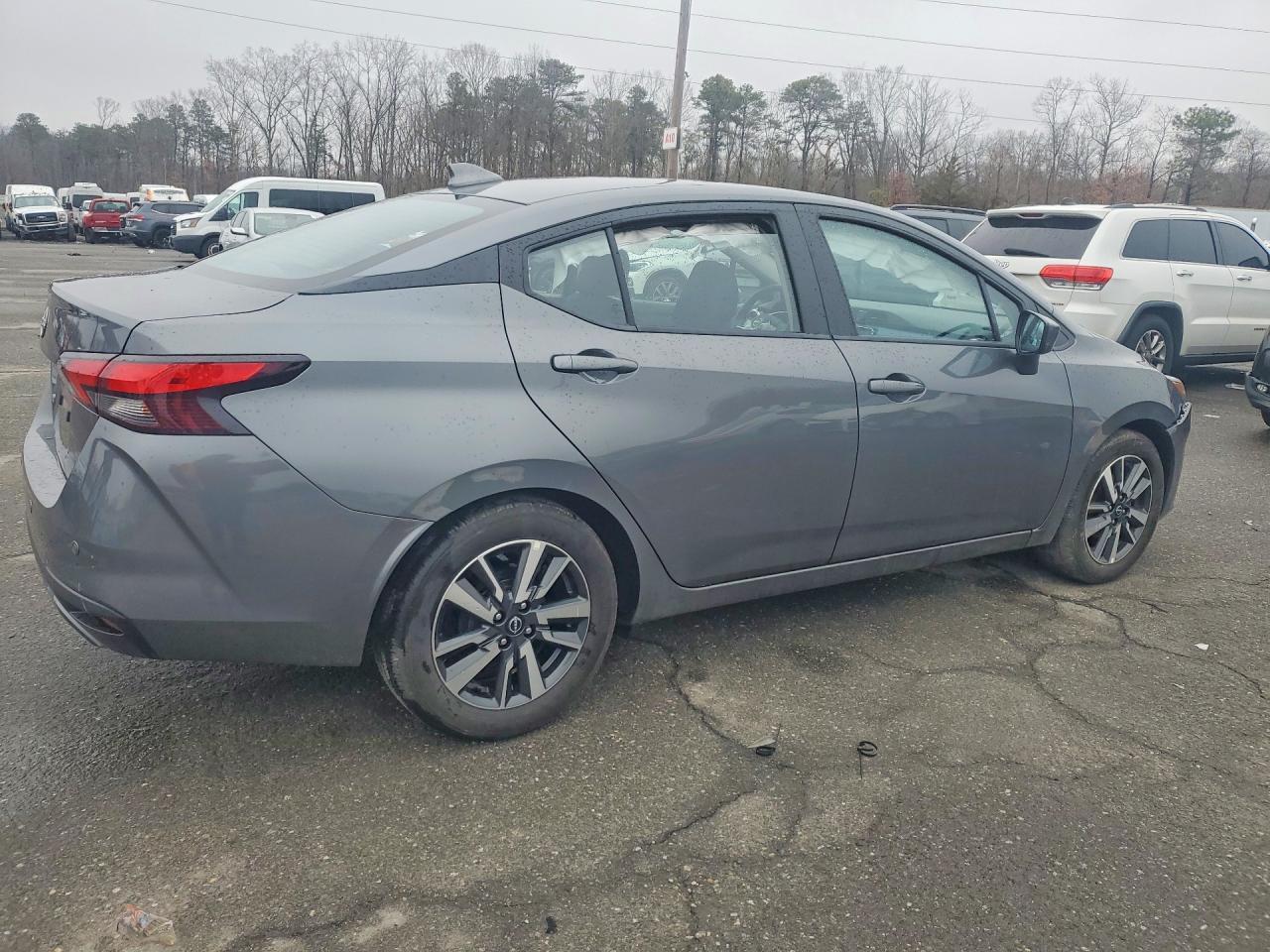 2025 Nissan Versa sv