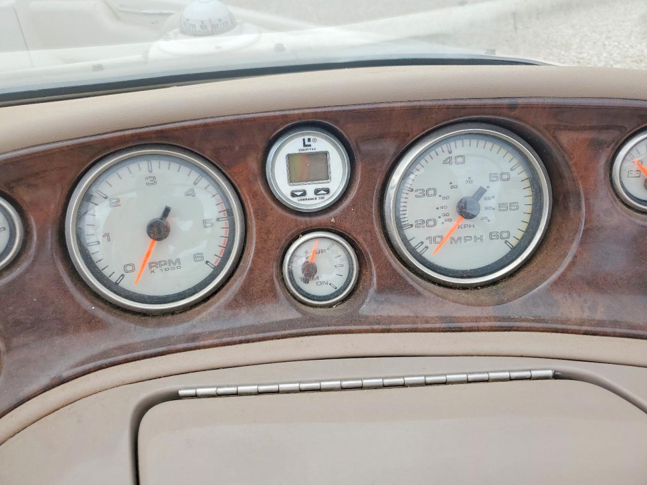 2000 Regal 2565 Boat