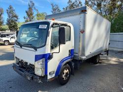 Isuzu NPR Vehiculos salvage en venta: 2011 Isuzu Npr hd box Truck