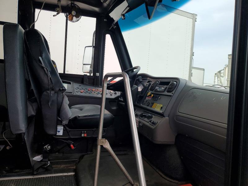 2015 Freightliner Chassis B2B