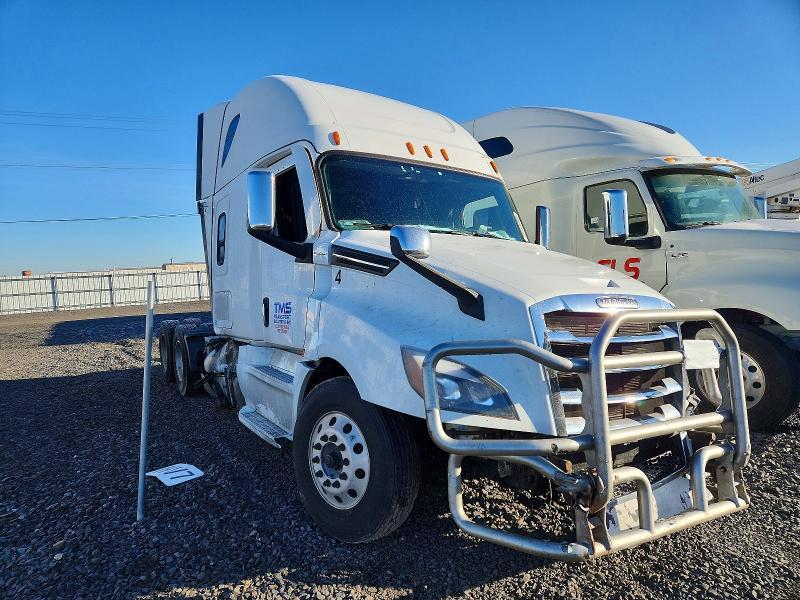 2020 Freigliner 2020 Freightliner Cascadia 126 Semi Truck