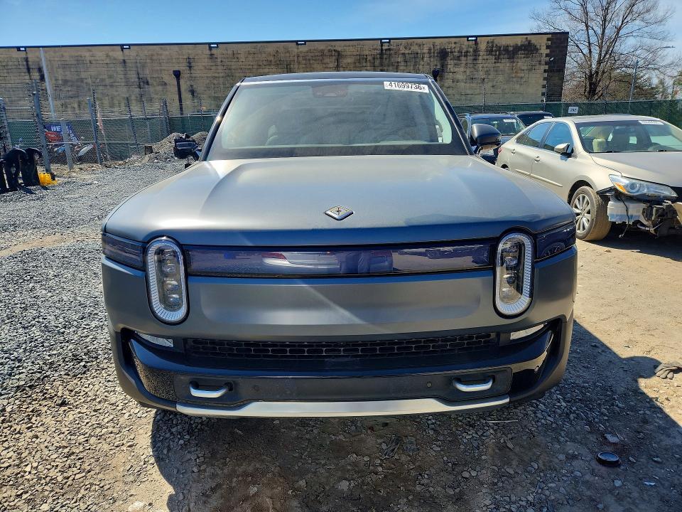 2024 Rivian R1S Adventure